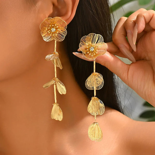 White Floral Stud Earrings | Alloy
