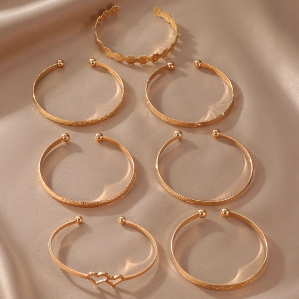 Heart Floral Bangle | Gold