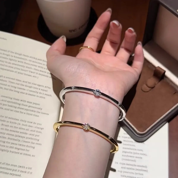 Zircon Bangle | Copper