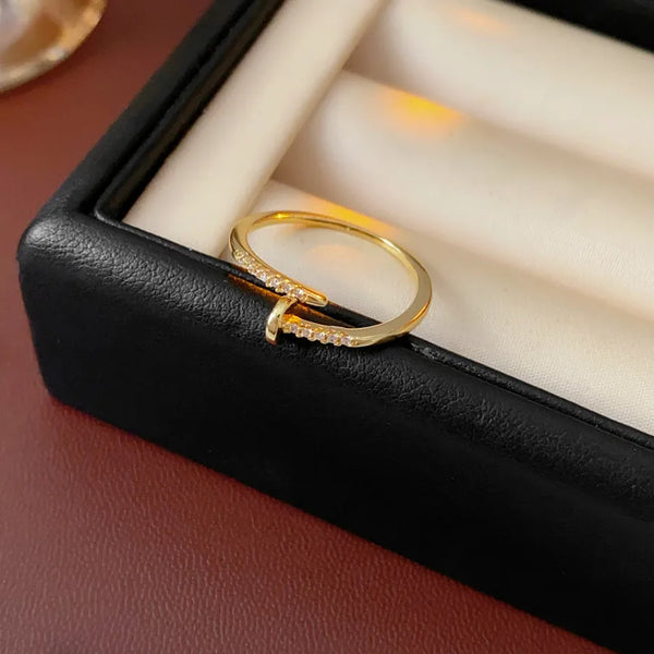 Twisted Zircon Ring | Copper